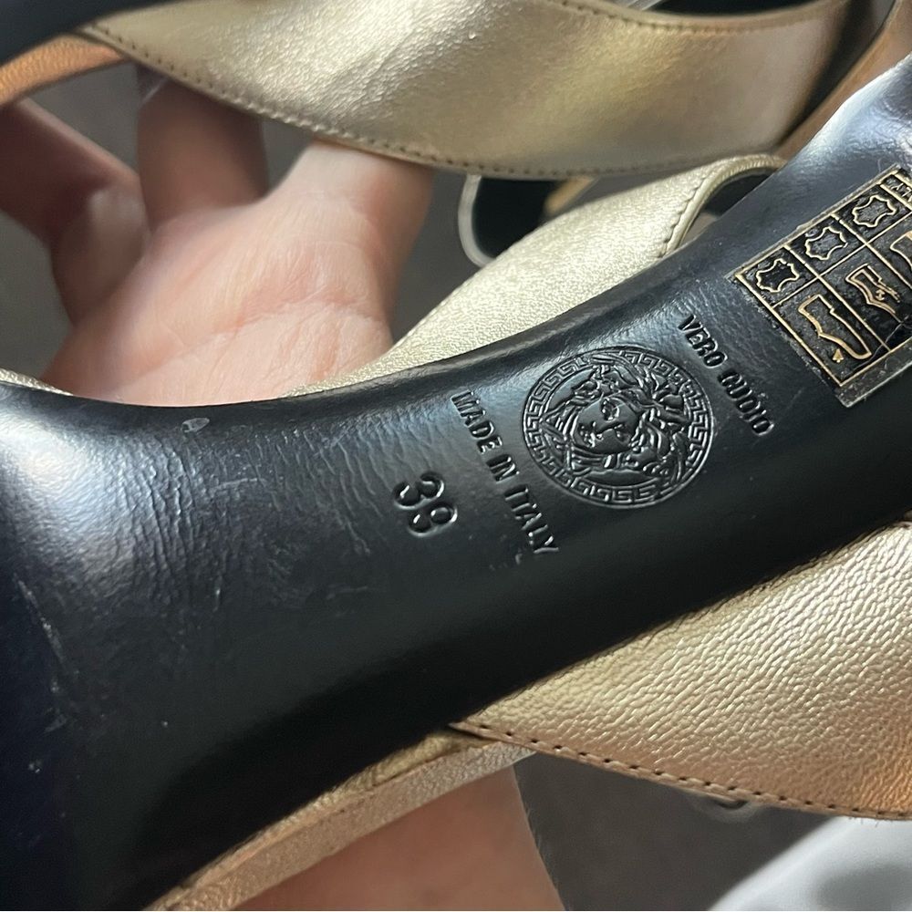 VERSACE Medusa Runway Strappy Metallic Silver Medusae Mediallion Heels SZ 39 US9 - Picture 7 of 9